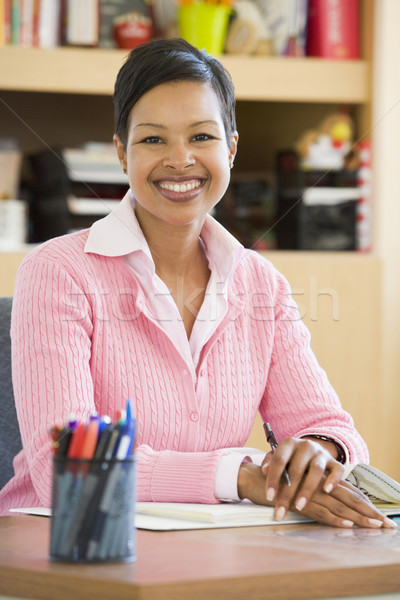 Foto stock: Escuela · primaria · maestro · oficina · mujer · escrito · escritorio