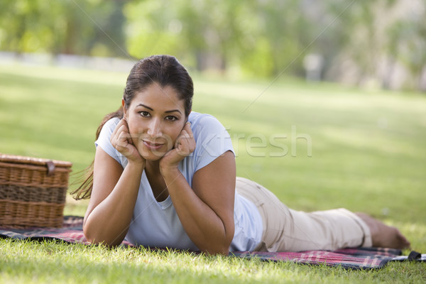 Zdjęcia stock: Kobieta · relaks · parku · piknik · koc