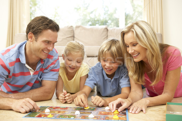 Stockfoto: Familie · spelen · bordspel · home · kinderen · man