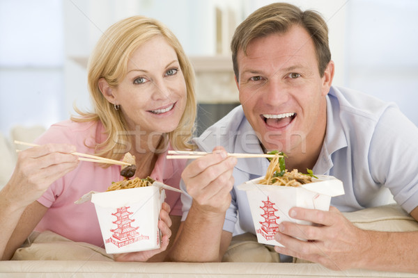Couple manger ensemble heureux maison salon Photo stock © monkey_business