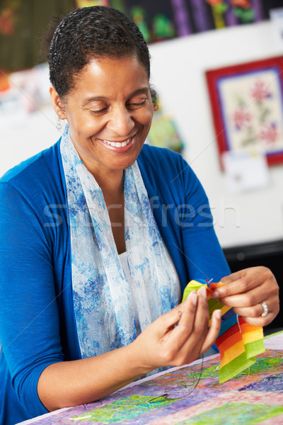 Stock foto: Frau · Nähen · Quilt · Frauen · glücklich · Design