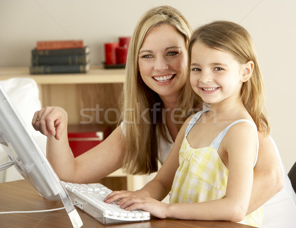 Anya lánygyermek otthon számítógéphasználat lány boldog Stock fotó © monkey_business