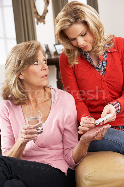 Idős nő gyógyszer felnőtt lánygyermek nők Stock fotó © monkey_business