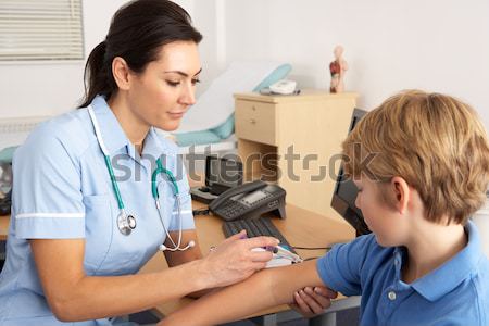 врач кровяное давление больницу бизнесмен столе Сток-фото © monkey_business