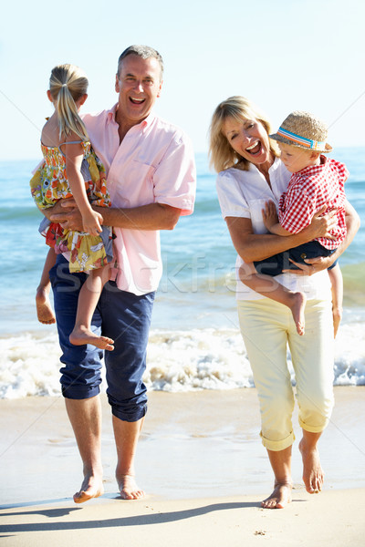 Stockfoto: Grootouders · kleinkinderen · genieten · strandvakantie · vrouw · meisje