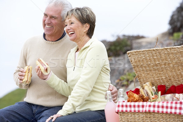 Paar eten maaltijd strand gelukkig Stockfoto © monkey_business