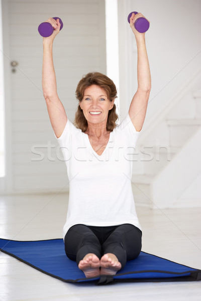 Senior vrouw home gymnasium studio Stockfoto © monkey_business