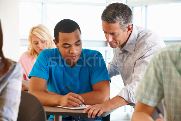 Tutor helfen Studenten Klasse Frauen Bildung Stock foto © monkey_business