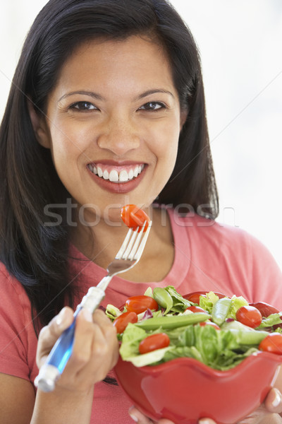 Foto stock: Adulto · mulher · tigela · salada · sorridente