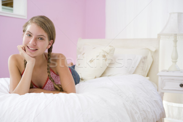 Cama nina adolescente relajante ocio Foto stock © monkey_business