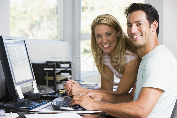 Couple bureau à domicile ordinateur souriant homme femmes Photo stock © monkey_business
