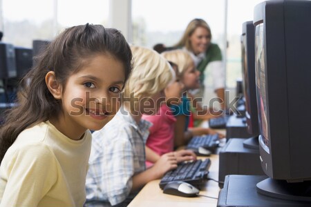 Stock foto: Lehrer · helfen · Kindergarten · Kinder · lernen · Computer