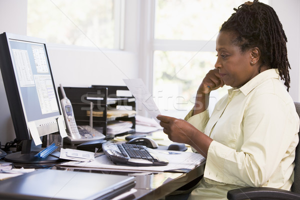 Femme bureau à domicile heureux travail souriant [[stock_photo]] © monkey_business