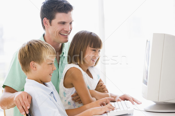 Homme deux jeunes enfants bureau à domicile ordinateur [[stock_photo]] © monkey_business