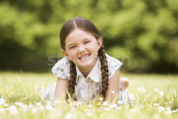 Stockfoto: Jong · meisje · buitenshuis · glimlachend · bloem · gelukkig · kind