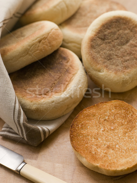 Geroosterd Engels muffins mes ontbijt koken Stockfoto © monkey_business