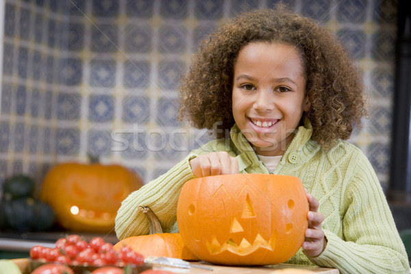 Jong meisje halloween lantaarn glimlachend familie kinderen Stockfoto © monkey_business