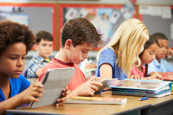 Leerlingen klasse digitale tablet kind onderwijs Stockfoto © monkey_business