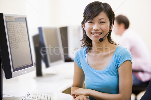 Donna indossare auricolare sala computer donna sorridente sorridere Foto d'archivio © monkey_business