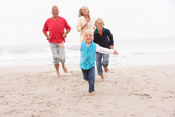 Foto stock: Abuelos · nietos · ejecutando · invierno · playa · junto