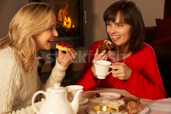 Zwei Frauen genießen Tee Kuchen Stock foto © monkey_business