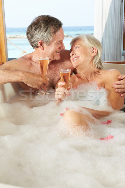 Entspannenden Bad trinken Champagner zusammen Stock foto © monkey_business