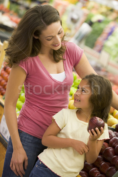 Matka córka zakupy produkować sekcja supermarket Zdjęcia stock © monkey_business