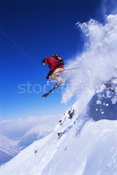 Skifahrer springen Schnee Winter direkt blauer Himmel Stock foto © monkey_business