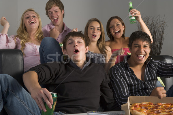 Adolescentes comer pizza casa amigos Foto stock © monkey_business