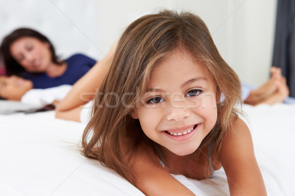 Anya gyerekek megnyugtató ágy visel pizsama Stock fotó © monkey_business