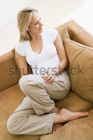 Nő nappali hallgat mp3 lejátszó mosolygó nő mosolyog Stock fotó © monkey_business