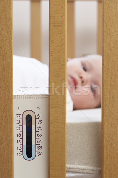 Neu geboren Baby Kinderbett Thermometer cute müde Stock foto © monkey_business