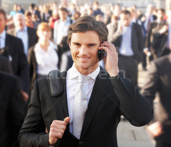 Mężczyzna podmiejskich tłum telefonu miasta szczęśliwy Zdjęcia stock © monkey_business