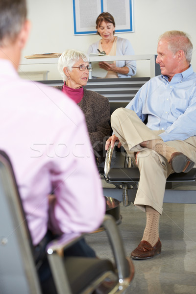 Ärzte Wartezimmer Frau Frauen Männer Gruppe Stock foto © monkey_business