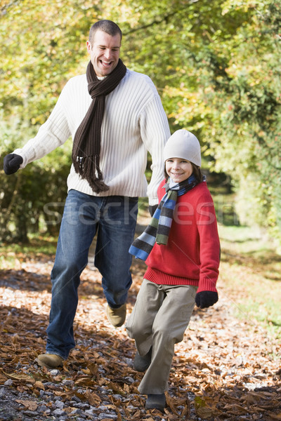 Stockfoto: Vader · zoon · lopen · najaar · pad · bos · boom