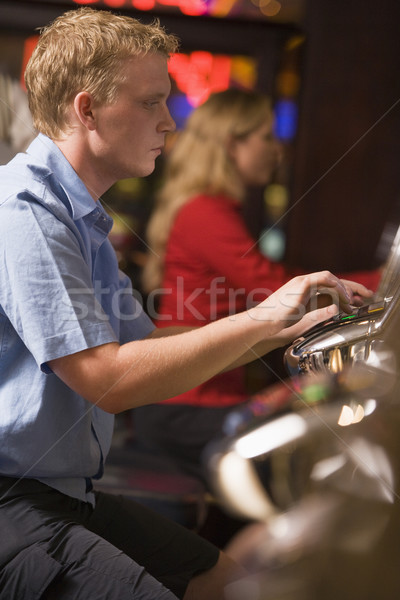 Mann spielen Schlitz Maschinen Casino glücklich Stock foto © monkey_business