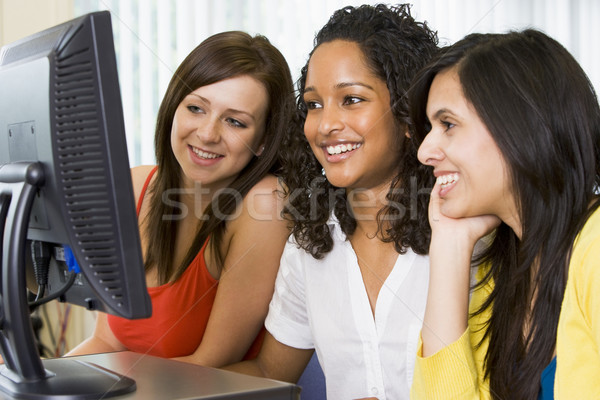 Foto stock: Femenino · universidad · estudiantes · laboratorio · de · computación · mujeres · estudiante