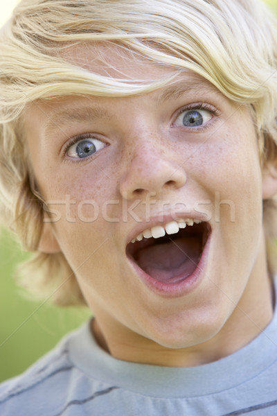 肖像 十幾歲的男孩 看 興奮 孩子們 男孩 商業照片 © monkey_business