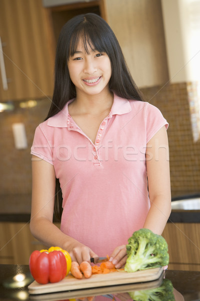 Donna verdura felice cucina sorridere Foto d'archivio © monkey_business