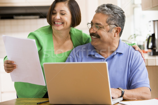 Foto d'archivio: Coppia · cucina · laptop · scartoffie · sorridere · computer