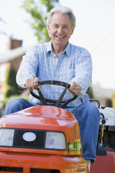男 屋外 運転 芝刈り機 笑みを浮かべて 庭園 ストックフォト © monkey_business