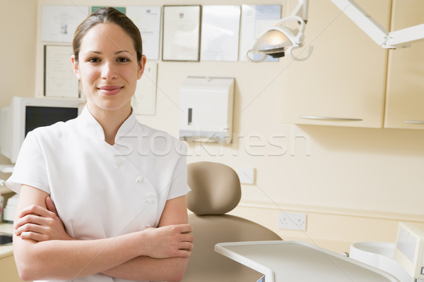 Imagine de stoc: Dentar · asistent · examen · cameră · zâmbitor · femeie