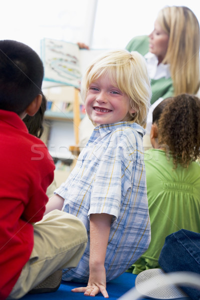 Stock foto: Kindergarten · Lehrer · Lesung · Kinder · Bibliothek · Junge