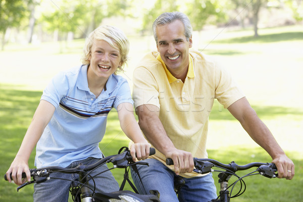 Foto stock: Hijo · de · padre · ciclismo · parque · familia · retrato · ejercicio