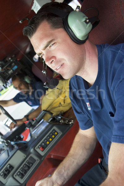 消防隊員 駕駛 消防車 T恤衫 顏色 耳機 商業照片 © monkey_business