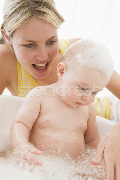 Stock foto: Mutter · Baby · Schaumbad · lächelnd · Frau · Mädchen