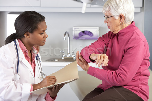 Medico femminile paziente gomito dolore Foto d'archivio © monkey_business