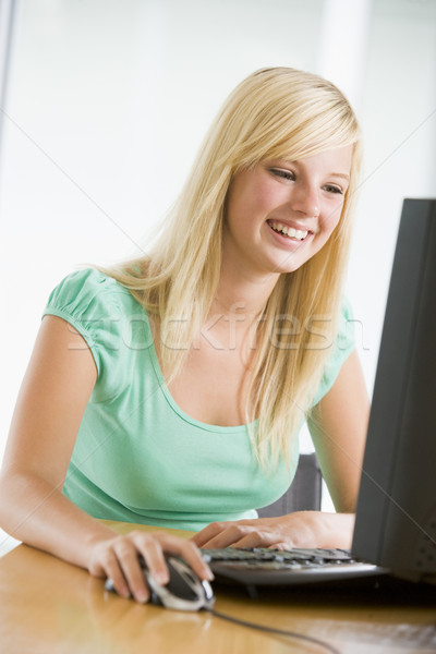 Tinilány asztali számítógép számítógép lány internet tini Stock fotó © monkey_business