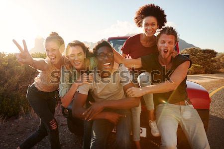 Csoport barátok szórakozás nyár tengerpart férfi Stock fotó © monkey_business