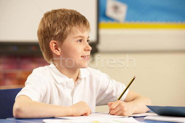 商業照片: 男生 · 研究 · 課堂 · 學生 · 辦公桌 · 男孩